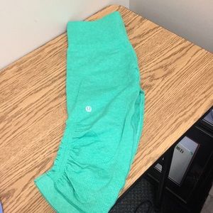 Lululemon size 6 crops